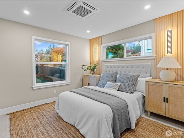 4725 37th Avenue SW, Seattle WA 98126