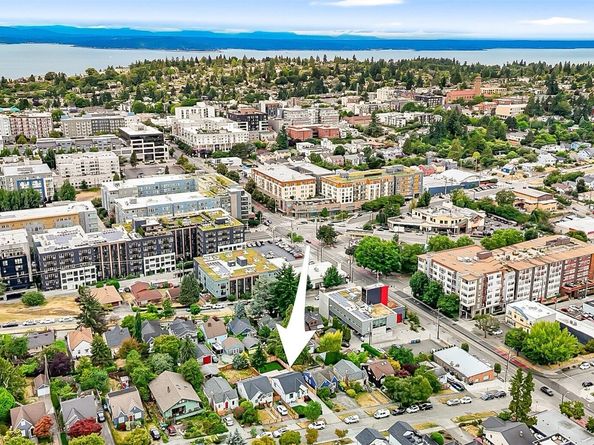 4725 37th Avenue SW, Seattle WA 98126