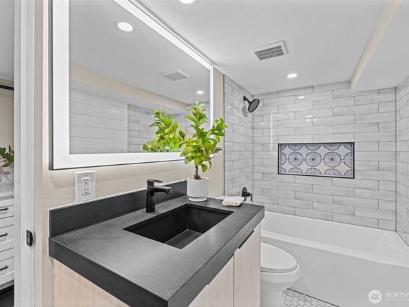 4725 37th Avenue SW, Seattle WA 98126