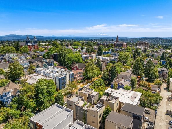 933 16th Avenue, Seattle WA 98122