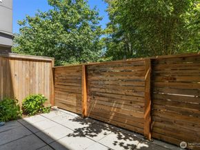 933 16th Avenue, Seattle WA 98122