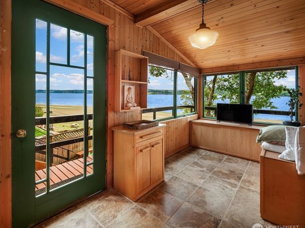 11212 SW 125th Street, Vashon WA 98070