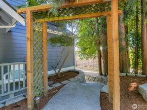 9510 9th Avenue NW, Seattle WA 98117
