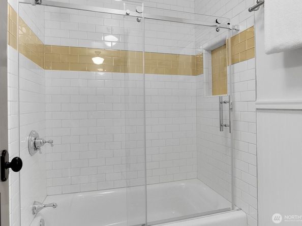 9510 9th Avenue NW, Seattle WA 98117