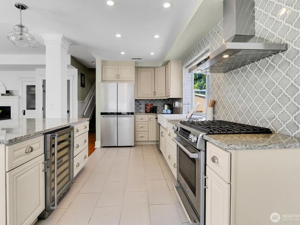 9510 9th Avenue NW, Seattle WA 98117