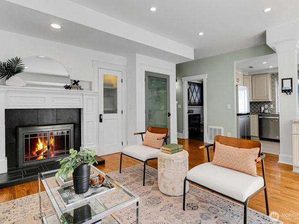 9510 9th Avenue NW, Seattle WA 98117
