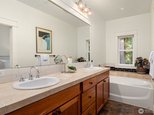 101 Shy Bear Way NW, Issaquah WA 98027