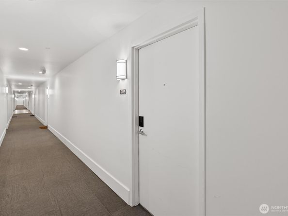 321 10th Avenue S 705, Seattle WA 98104