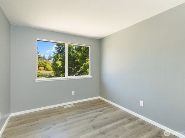 4010 191st ST SW, Lynnwood WA 98036