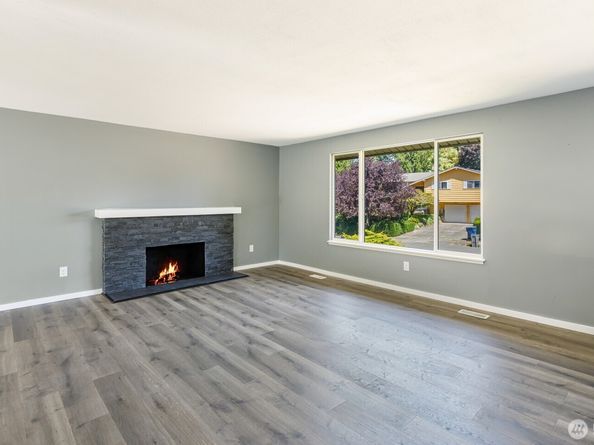 4010 191st ST SW, Lynnwood WA 98036
