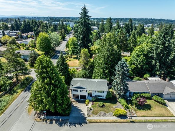 4010 191st ST SW, Lynnwood WA 98036