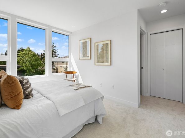 8825 C Wallingford Avenue N, Seattle WA 98103