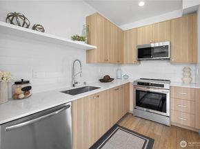 8825 C Wallingford Avenue N, Seattle WA 98103
