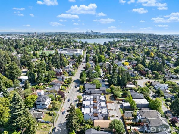 8825 C Wallingford Avenue N, Seattle WA 98103