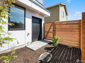 8825 C Wallingford Avenue N, Seattle WA 98103