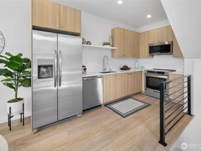 8825 C Wallingford Avenue N, Seattle WA 98103