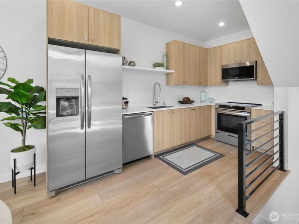 8825 C Wallingford Avenue N, Seattle WA 98103