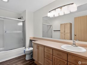 901 Sunset Boulevard NE D215, Renton WA 98056