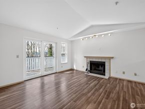 901 Sunset Boulevard NE D215, Renton WA 98056