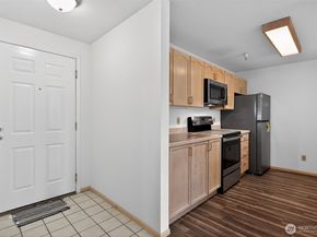 901 Sunset Boulevard NE D215, Renton WA 98056