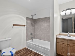 901 Sunset Boulevard NE D215, Renton WA 98056