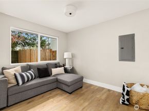 1402 N 136th Street, Seattle WA 98133