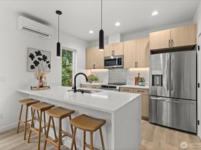 6530 18th Avenue SW B, Seattle WA 98106