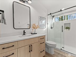 6530 18th Avenue SW B, Seattle WA 98106