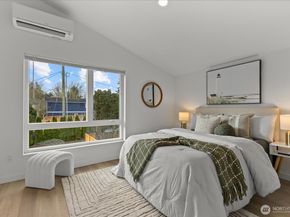 6530 18th Avenue SW B, Seattle WA 98106