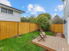 6530 18th Avenue SW B, Seattle WA 98106