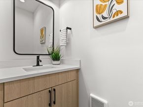 6530 18th Avenue SW B, Seattle WA 98106