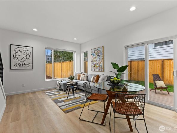 6530 18th Avenue SW B, Seattle WA 98106