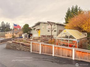 2004 SW 117th Place, Burien WA 98146