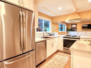 2004 SW 117th Place, Burien WA 98146