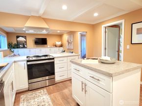 2004 SW 117th Place, Burien WA 98146