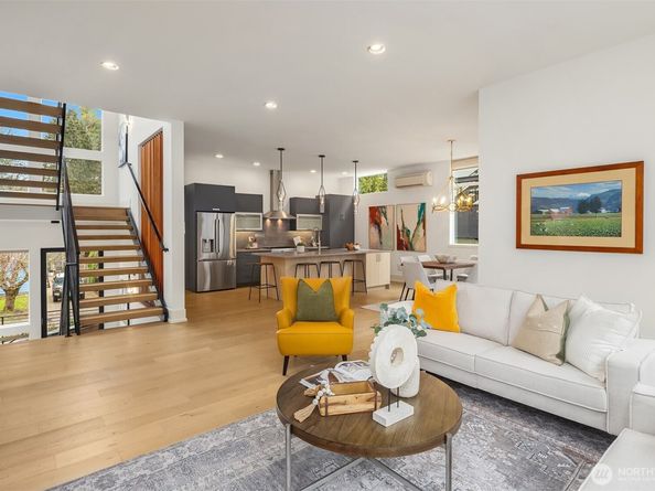 369 3rd Place NW, Issaquah WA 98027