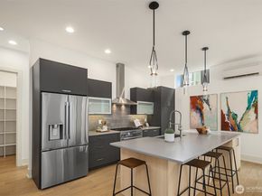 369 3rd Place NW, Issaquah WA 98027