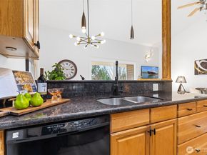 12429 NE 130th Court G304, Kirkland WA 98034