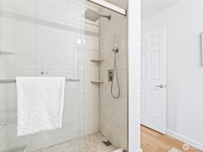 12429 NE 130th Court G304, Kirkland WA 98034