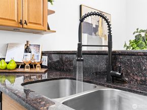 12429 NE 130th Court G304, Kirkland WA 98034