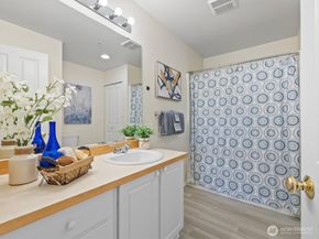 5256 236th Place SE 243, Issaquah WA 98029