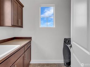 1705 NE Falls Dr, Issaquah WA 98029