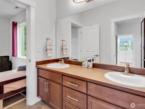 1705 NE Falls Dr, Issaquah WA 98029