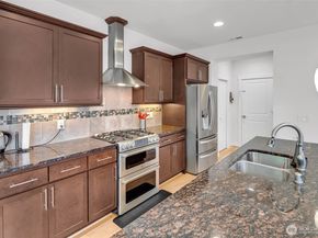 1705 NE Falls Dr, Issaquah WA 98029