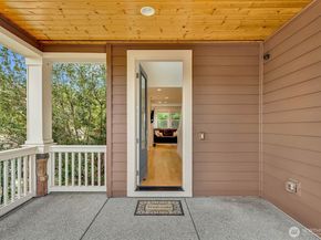 1705 NE Falls Dr, Issaquah WA 98029