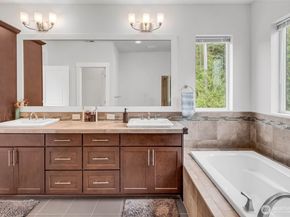 1705 NE Falls Dr, Issaquah WA 98029