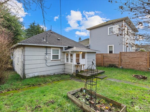 7361 17th Avenue NW, Seattle WA 98117