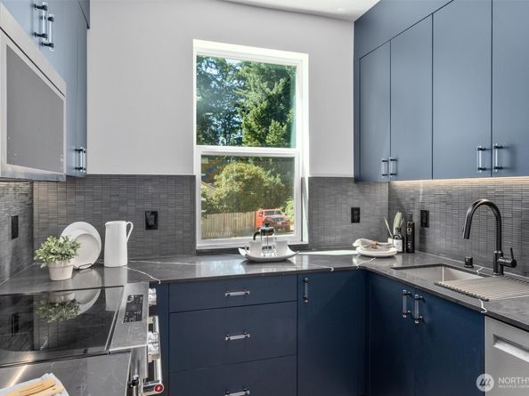 10750 Interlake Avenue N, Seattle WA 98133