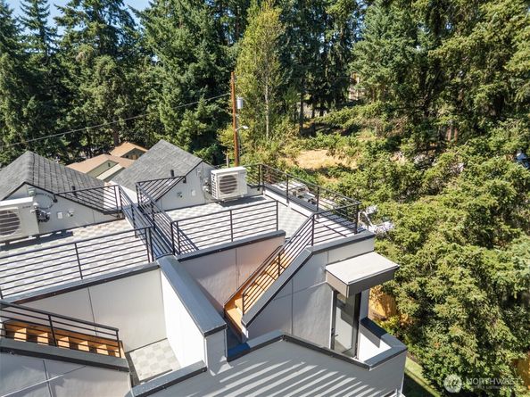 10750 Interlake Avenue N, Seattle WA 98133