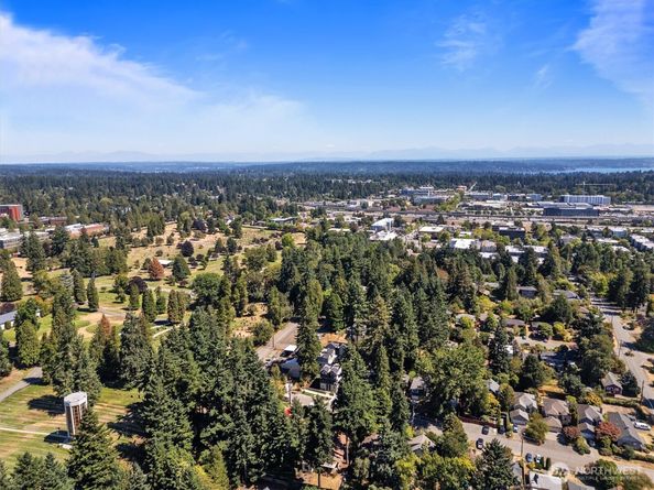 10750 Interlake Avenue N, Seattle WA 98133